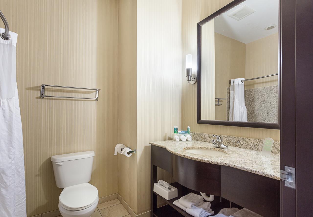 Holiday Inn Express Hotel & Suites Byram By Ihg Exterior foto