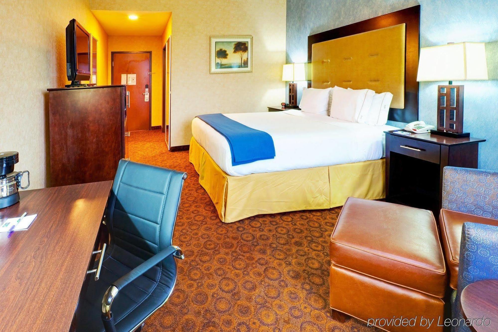 Holiday Inn Express Hotel & Suites Byram By Ihg Exterior foto