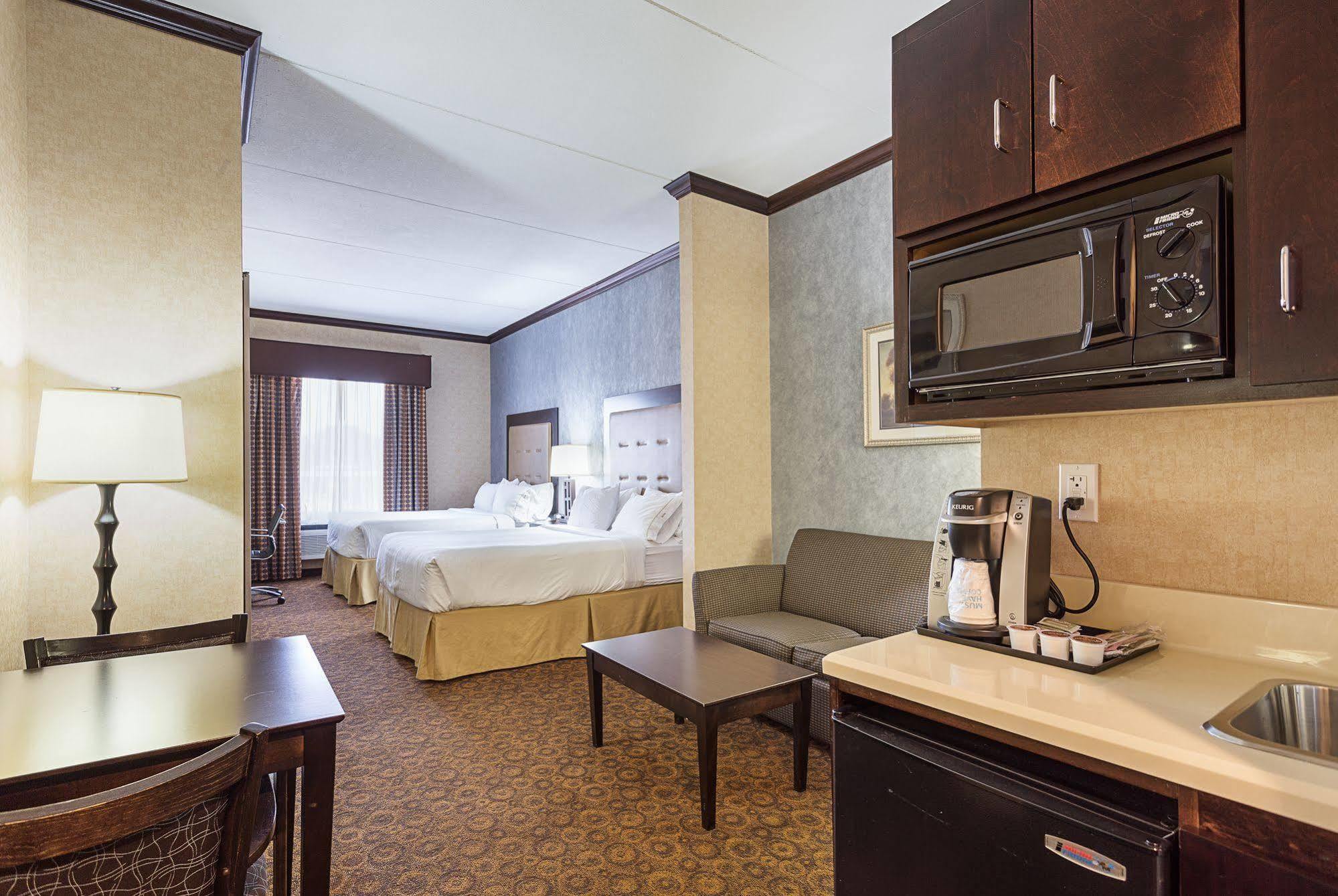 Holiday Inn Express Hotel & Suites Byram By Ihg Exterior foto